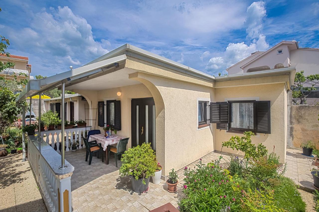 Apartments Nevenka Крк Екстер'єр фото
