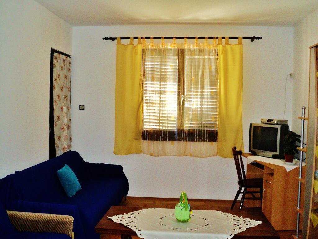 Apartments Nevenka Крк Екстер'єр фото