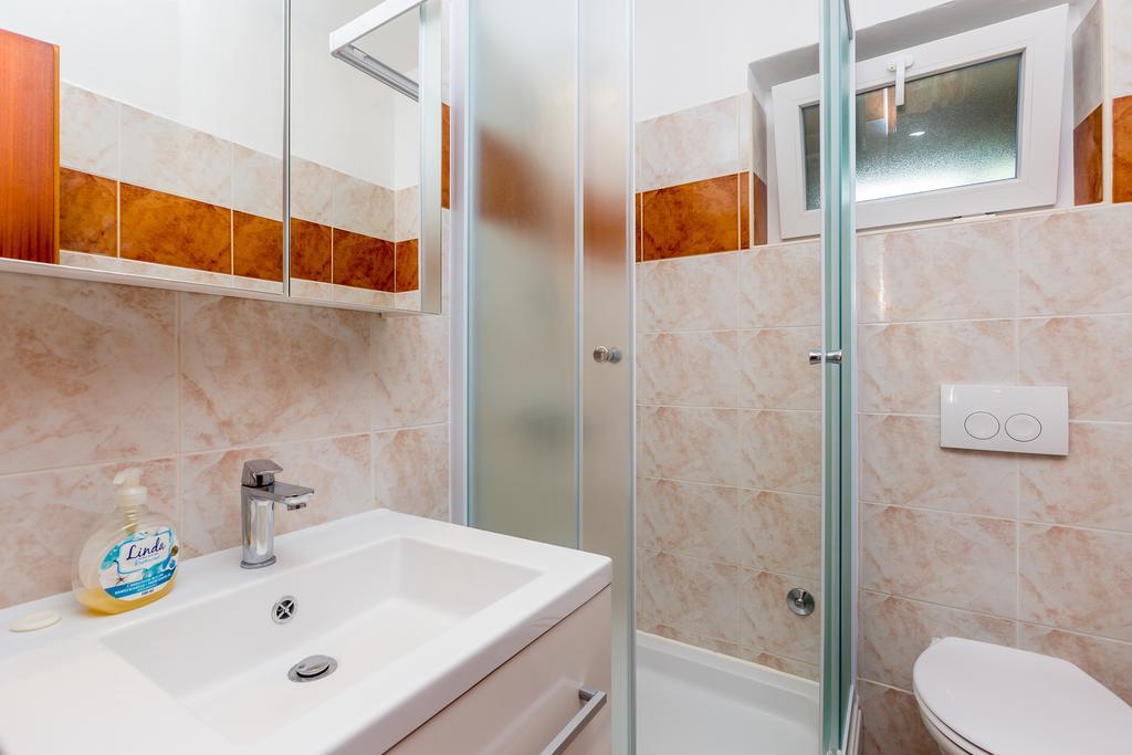 Apartments Nevenka Крк Екстер'єр фото