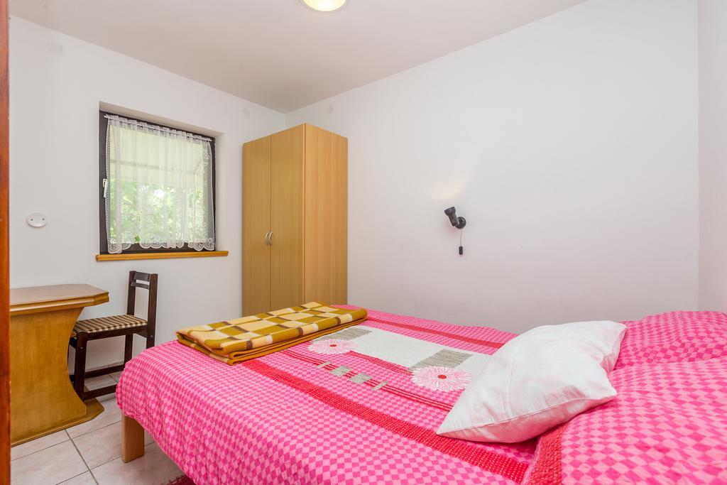 Apartments Nevenka Крк Екстер'єр фото